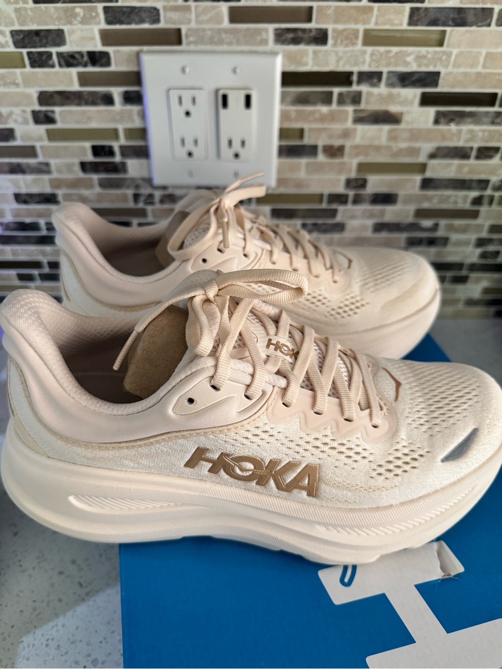 Hoka Bondi 9 Size 7.5 Women's Cream/Beige Cushioning Running Shoes